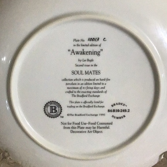 Set of 2 Collectible Plates - Picture 4 of 5